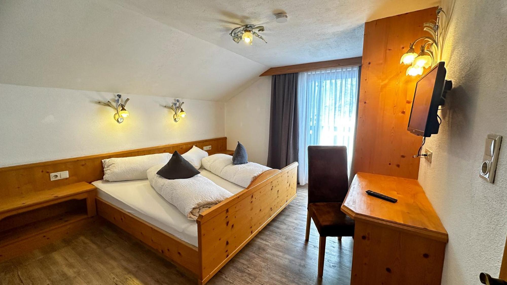 Comfort One-Bedroom Apartment Balcony