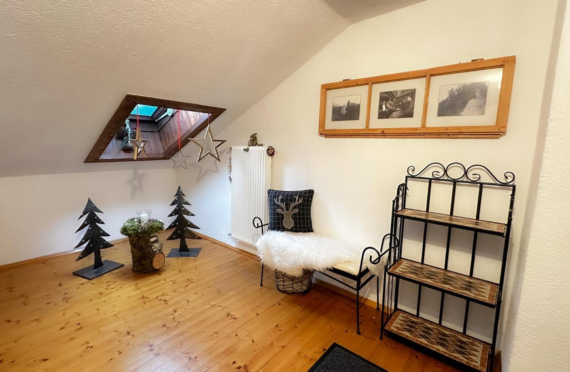 Comfort One-Bedroom Apartment Balcony