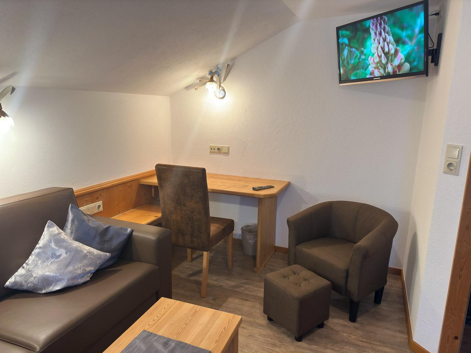 Comfort One-Bedroom Apartment Balcony