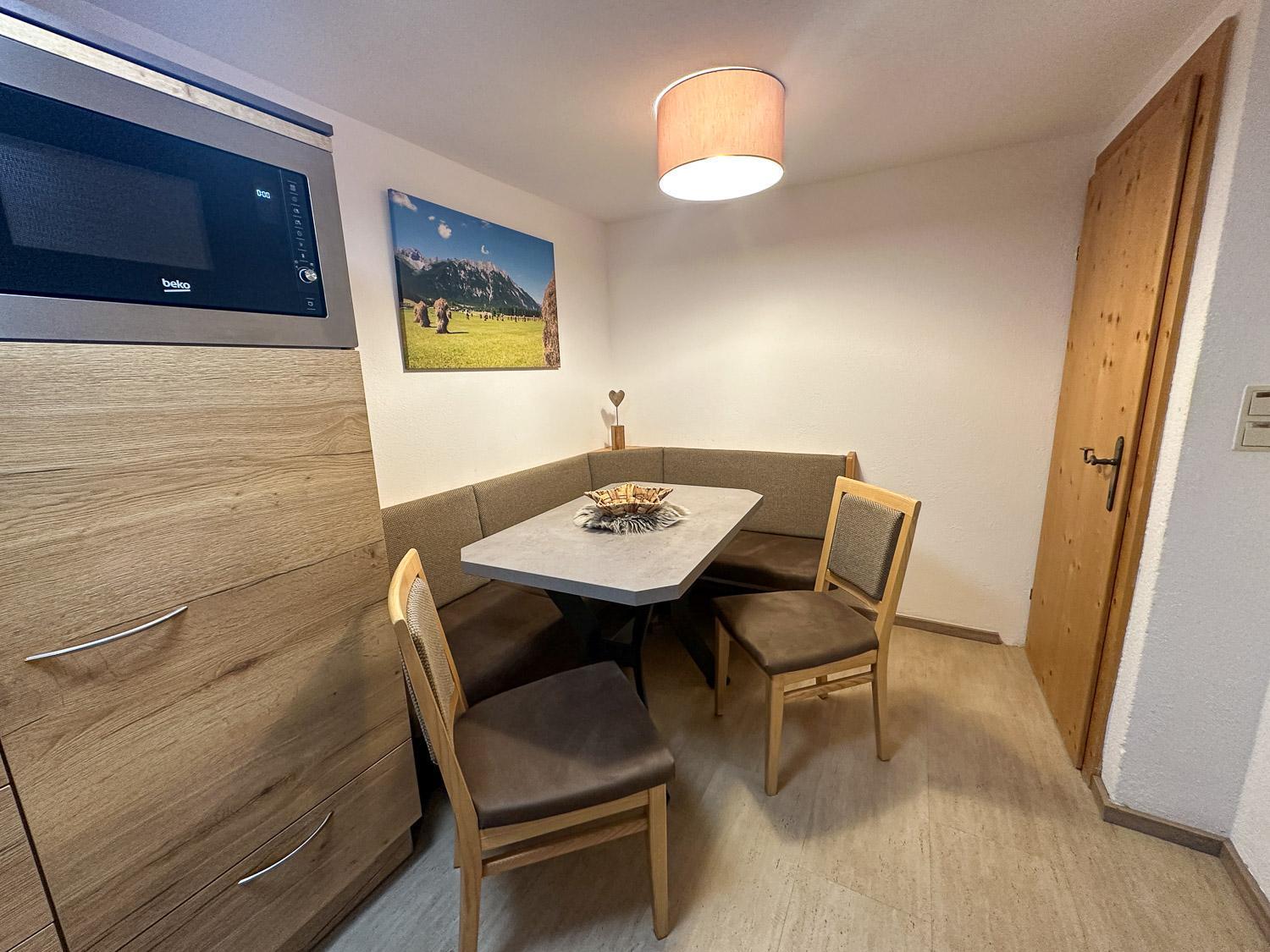 Comfort One-Bedroom Apartment Balcony
